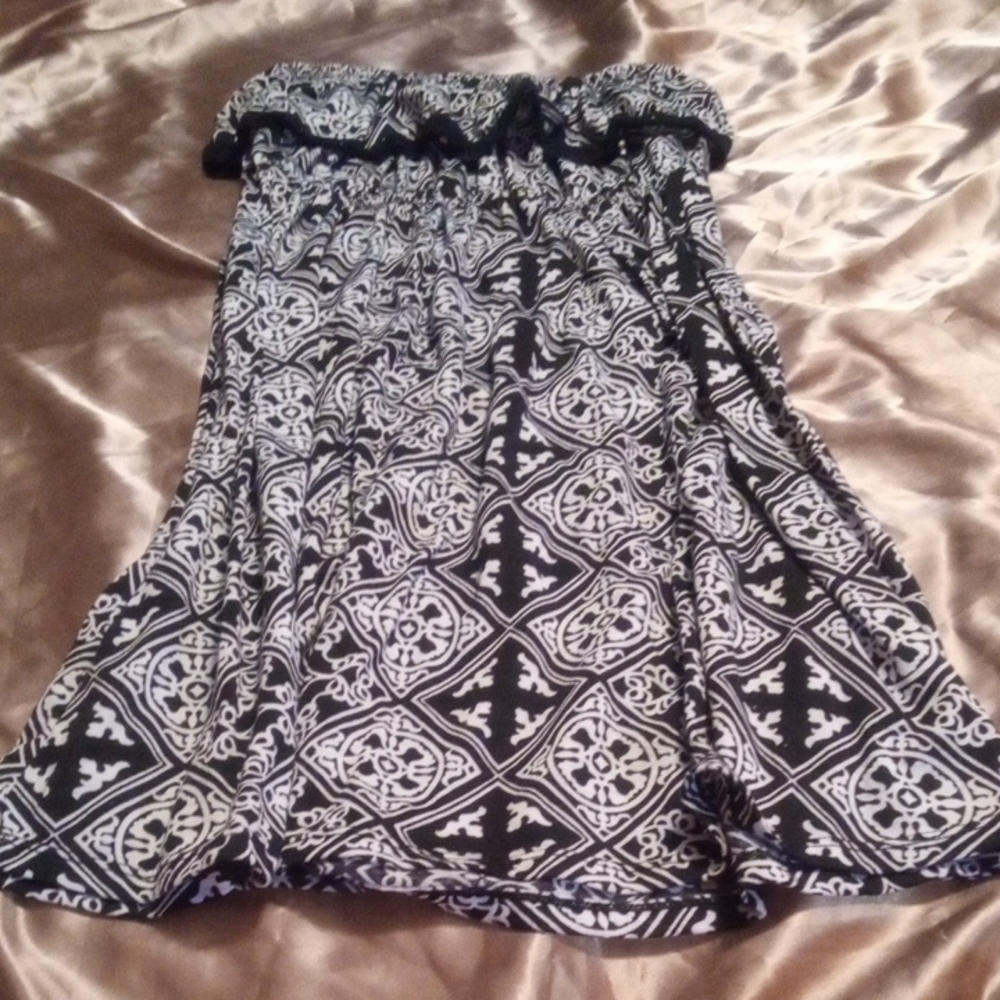 Faded Glory Black and White Off the Shoulder Pleated Sundress - Picture 5 of 6